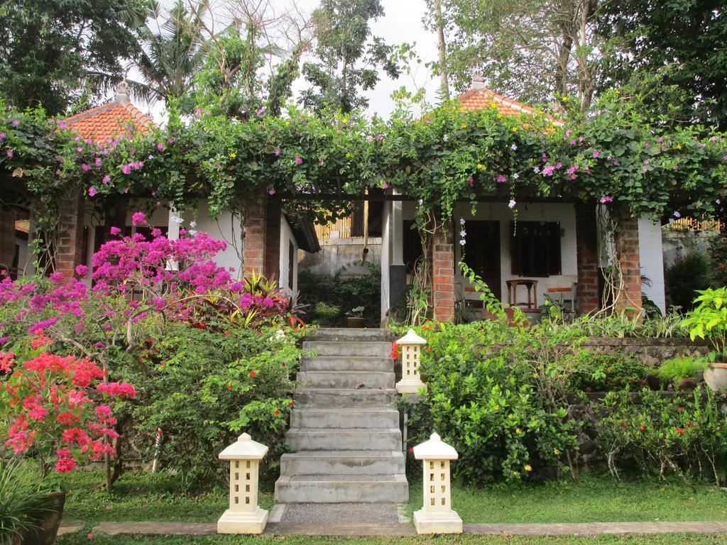 Bukit Asri Lodge Seraya Exterior foto